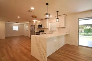 2512 Lake Ellen Cir, Tampa, FL 33618 - Photo 2