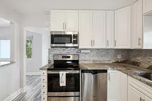 8399 42nd Ave N, Saint Petersburg, FL 33709 - Photo 18