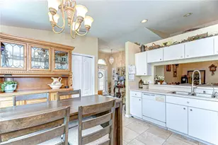 24510 Landing Dr, Lutz, FL 33559 - Photo 10