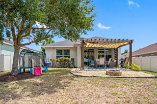 17414 New Cross Cir, Lithia, FL 33547 - Photo 4