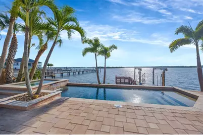 8400 35th Avenue N, Saint Petersburg, FL 33710 - Photo 2