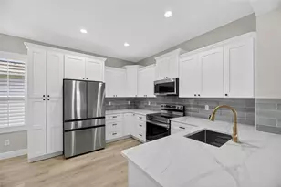 1103 Villeroy Dr, Sun City Center, FL 33573 - Photo 16