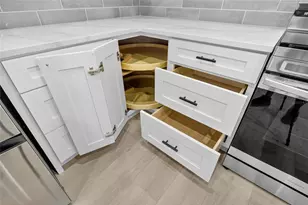 1103 Villeroy Dr, Sun City Center, FL 33573 - Photo 14