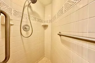 5950 Pelican Bay Plaza S, Saint Petersburg, FL 33707 - Photo 26