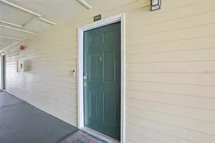 18443 Bridle Club Dr, Tampa, FL 33647 - Photo 4