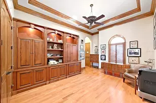 1097 Eden Isle Dr NE, Saint Petersburg, FL 33704 - Photo 24