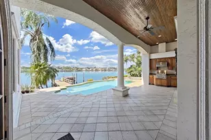 1097 Eden Isle Dr NE, Saint Petersburg, FL 33704 - Photo 14