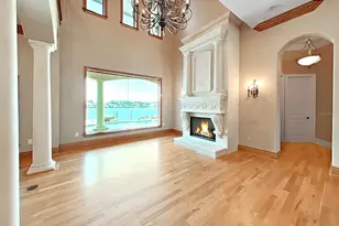 1097 Eden Isle Dr NE, Saint Petersburg, FL 33704 - Photo 14