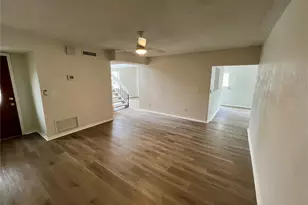 10513 Parkcrest Dr, Tampa, FL 33624 - Photo 2