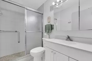 8174 Terrace Garden Dr N, Saint Petersburg, FL 33709 - Photo 6