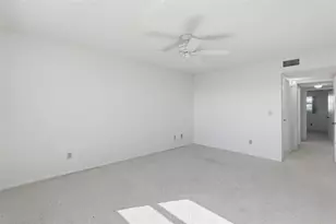 8174 Terrace Garden Dr N, Saint Petersburg, FL 33709 - Photo 38