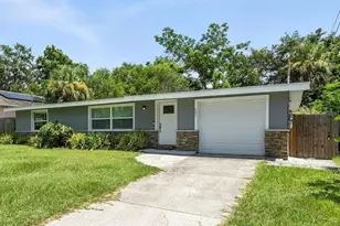 657 Laura Ln, Dunedin, FL 34698 - Photo 2