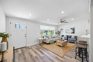 657 Laura Ln, Dunedin, FL 34698 - Photo 4