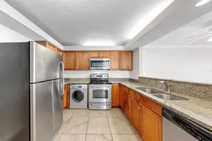 2700 Coconut Bay Ln, Sarasota, FL 34237 - Photo 10