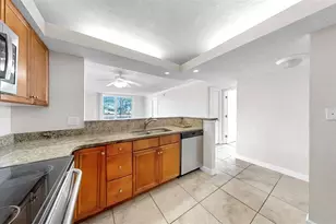 2700 Coconut Bay Ln, Sarasota, FL 34237 - Photo 12