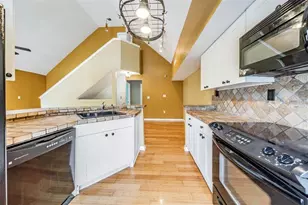 9156 Lake Chase Island Way, Tampa, FL 33626 - Photo 8