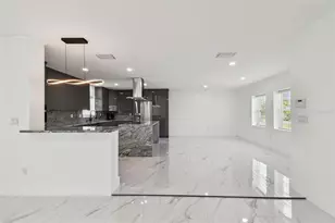 8708 Thornwood Ln, Tampa, FL 33615 - Photo 12
