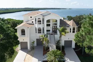 1661 Seabreeze Dr, Tarpon Springs, FL 34689 - Photo 1