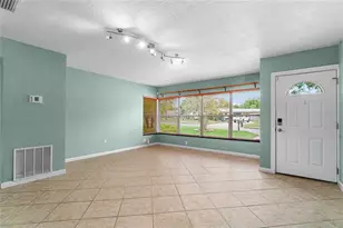 10908 W Elbow Dr, Tampa, FL 33612 - Photo 8