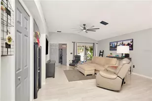 2239 Roanoke Springs Dr, Ruskin, FL 33570 - Photo 10