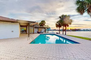 5960 Bahama Way N, Saint Pete Beach, FL 33706 - Photo 12