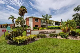4580 Overlook Dr NE, Saint Petersburg, FL 33703 - Photo 1