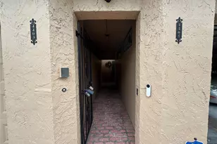 4405 Vieux Carre Cir, Tampa, FL 33613 - Photo 16