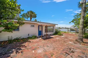 8405 Bayshore Dr, Treasure Island, FL 33706 - Photo 26