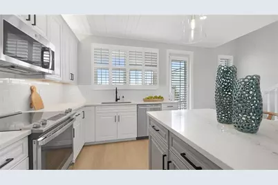 111 4th Street S, Bradenton Beach, FL 34217 - Photo 24