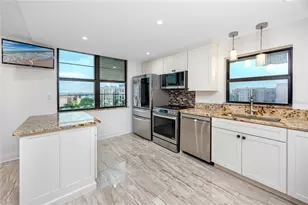 7300 Sun Island Dr S, South Pasadena, FL 33707 - Photo 10