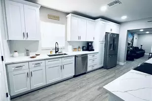 10341 Kumquat Ln, Seminole, FL 33772 - Photo 14