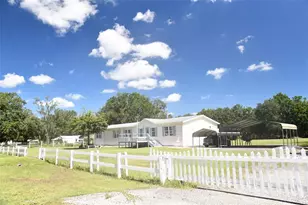30529 Eastport Dr, Wesley Chapel, FL 33545 - Photo 2