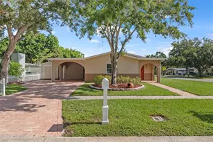 2901 W Paxton Ave, Tampa, FL 33611 - Photo 1