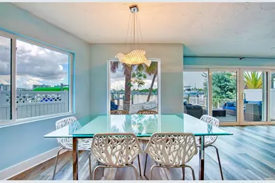 300 Bay Plz, Treasure Island, FL 33706 - Photo 24