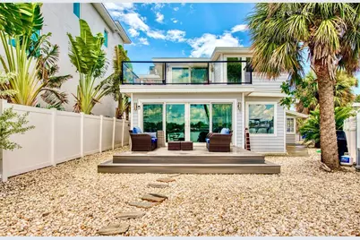 300 Bay Plz, Treasure Island, FL 33706 - Photo 10