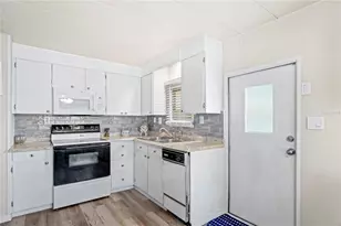 38507 Windflower Ave, Zephyrhills, FL 33542 - Photo 6