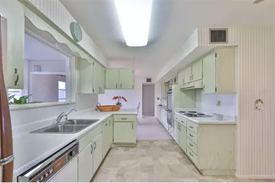 823 Fox Hills Drive, Sun City Center, FL 33573 - Photo 8