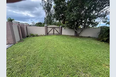 999 38th Avenue NE, Saint Petersburg, FL 33704 - Photo 8