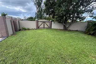 999 38th Ave NE, Saint Petersburg, FL 33704 - Photo 8