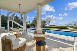 1640 Seabreeze Dr, Tarpon Springs, FL 34689 - Photo 1