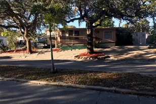 1223 Liveoak Pkwy, Tarpon Springs, FL 34689 - Photo 2