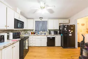 9117 Wood Terrace Dr, Tampa, FL 33637 - Photo 8