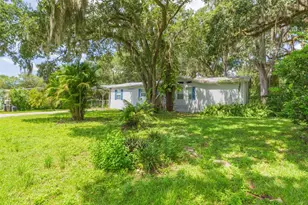 9117 Wood Terrace Dr, Tampa, FL 33637 - Photo 2