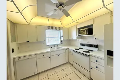 4775 Cove Circle #403, Saint Petersburg, FL 33708 - Photo 10