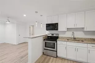 9404 N Mulberry St, Tampa, FL 33612 - Photo 12