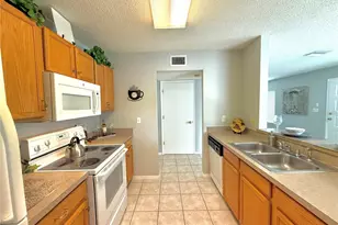 2037 Fluorshire Dr, Brandon, FL 33511 - Photo 10