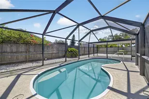 635 Jamaica Cir E, Apollo Beach, FL 33572 - Photo 2