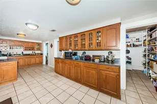 3730 Foster Hill Dr N, Saint Petersburg, FL 33704 - Photo 16