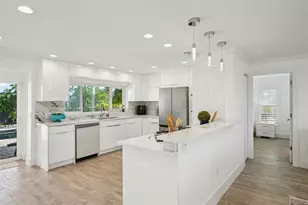 2085 Massachusetts Ave NE, Saint Petersburg, FL 33703 - Photo 12