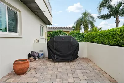 2085 Massachusetts Avenue NE, Saint Petersburg, FL 33703 - Photo 38